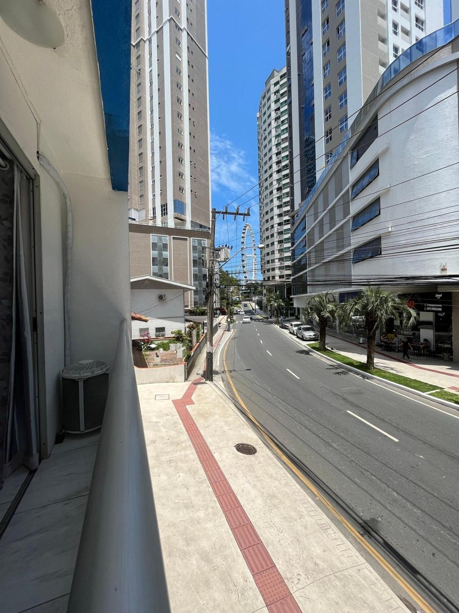 Apartamento Ma01- Kitnet Com Ar | Vista Big Wheel | Garagem Balneário Camboriú Exterior foto